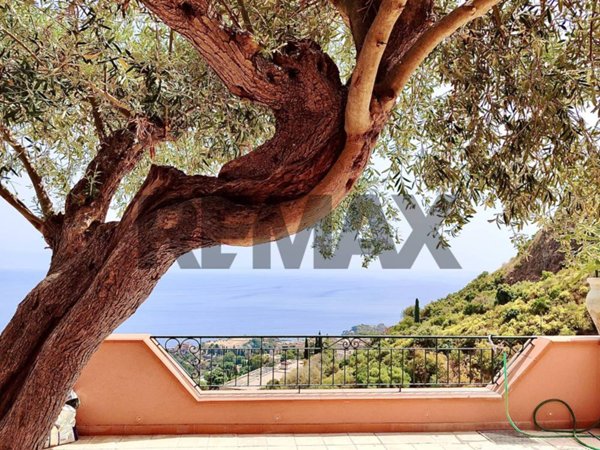 appartamento in vendita a Taormina in zona Spisone