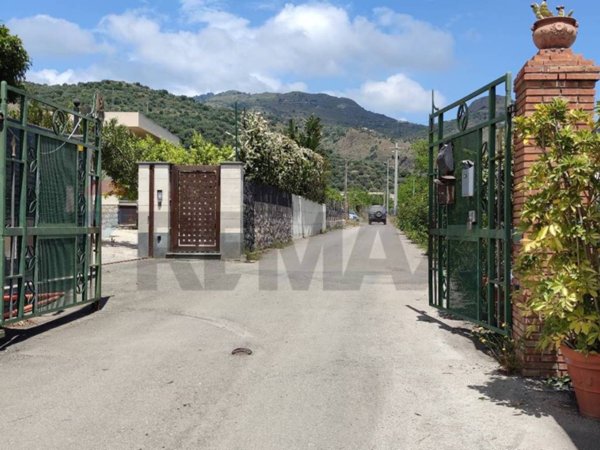 terreno agricolo in vendita a Taormina in zona Trappitello