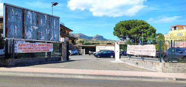 locale commerciale in vendita a Taormina in zona Trappitello