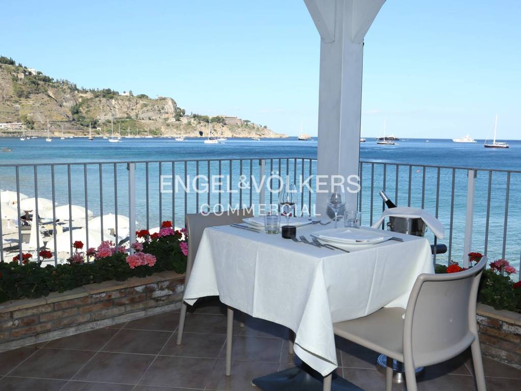 intera palazzina in vendita a Taormina in zona Villagonia
