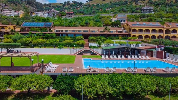 albergo in vendita a Taormina in zona Mazzeo
