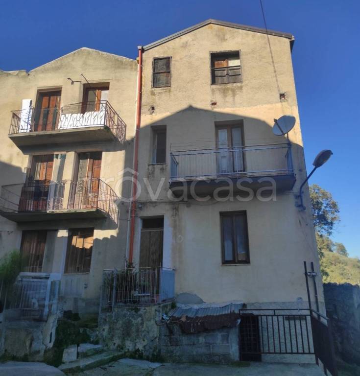 casa indipendente in vendita a Tortorici