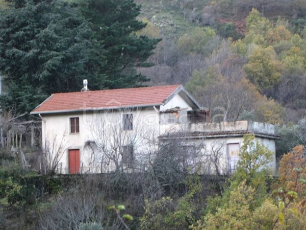 casa indipendente in vendita a Tortorici