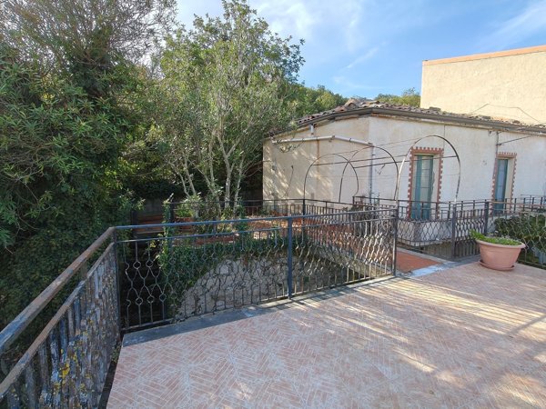 casa indipendente in vendita a Tortorici