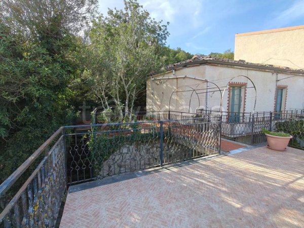 casa indipendente in vendita a Tortorici