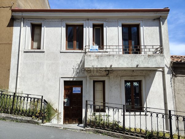 casa indipendente in vendita a Tortorici
