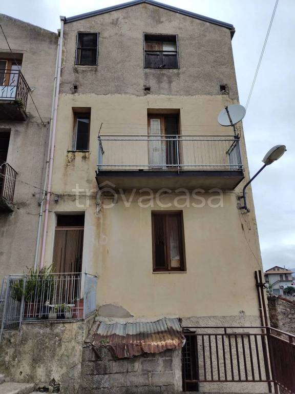 casa indipendente in vendita a Tortorici in zona Mercurio