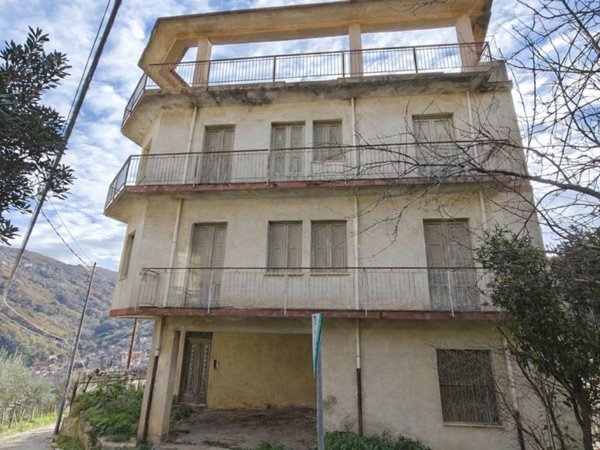 casa indipendente in vendita a Tortorici