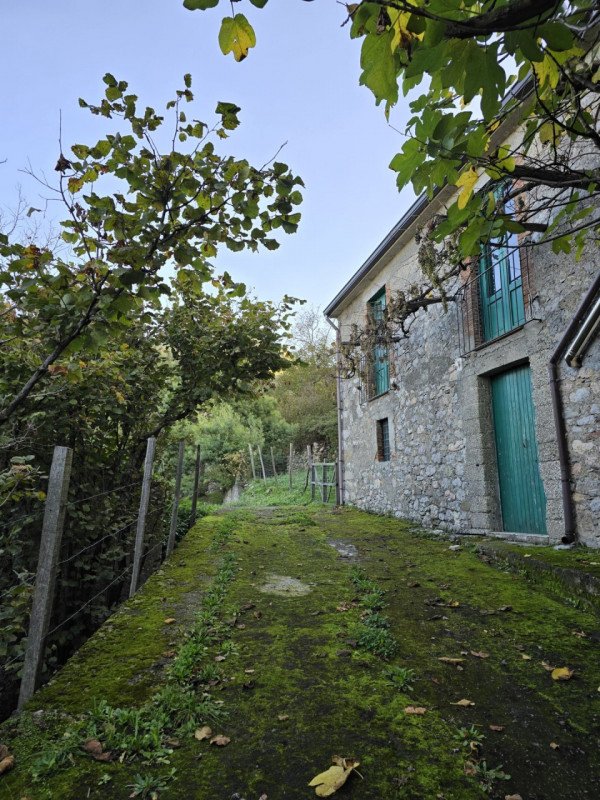 casa indipendente in vendita a Tortorici in zona Parisi