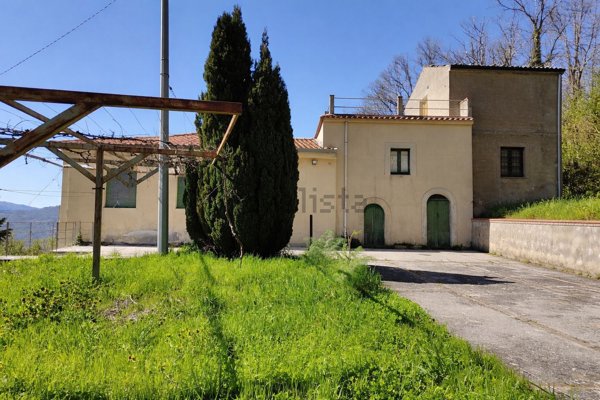 casa indipendente in vendita a Tortorici