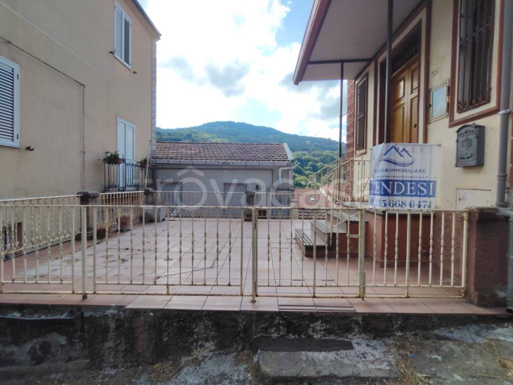 casa indipendente in vendita a Tortorici in zona Capuccini