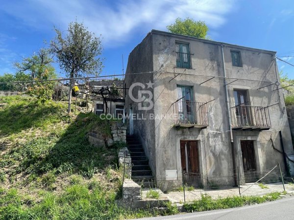 casa indipendente in vendita a Tortorici in zona Mercurio