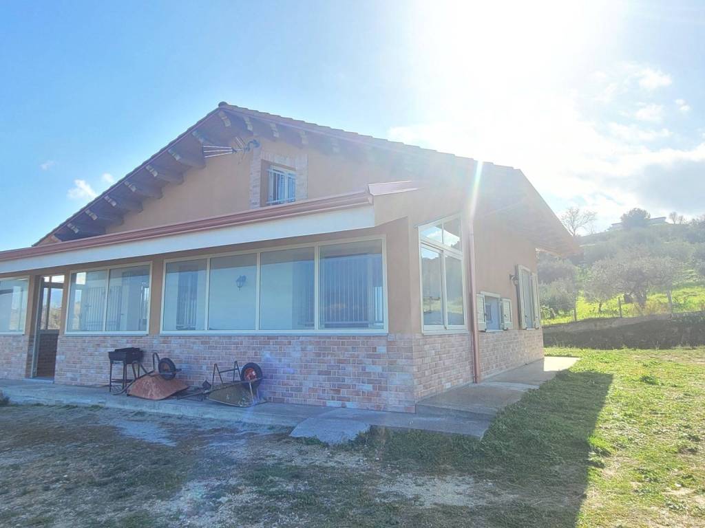 casa indipendente in vendita a Tripi in zona Campogrande