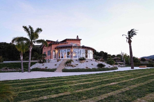 pentavano in vendita a Tripi