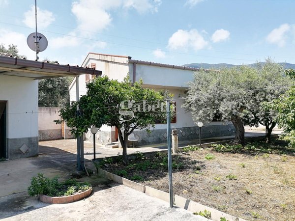 casa indipendente in vendita a Tusa in zona Castel di Tusa