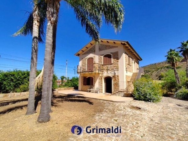 casa indipendente in vendita a Tusa in zona Castel di Tusa