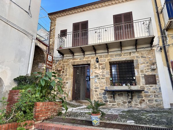 casa indipendente in vendita a Tusa in zona Castel di Tusa