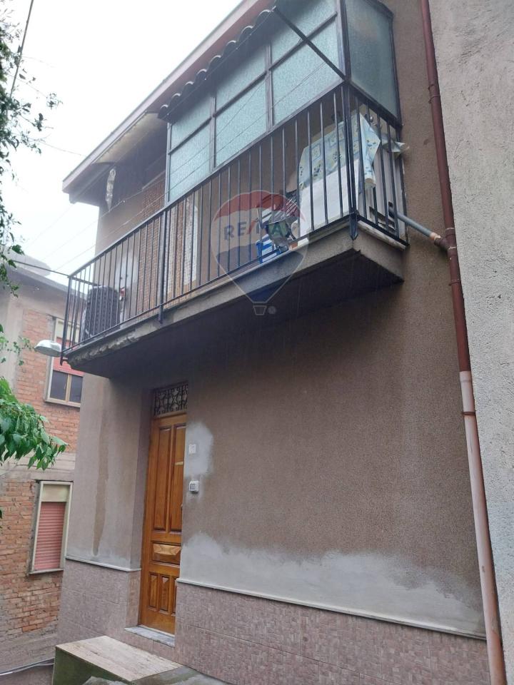 casa indipendente in vendita ad Ucria