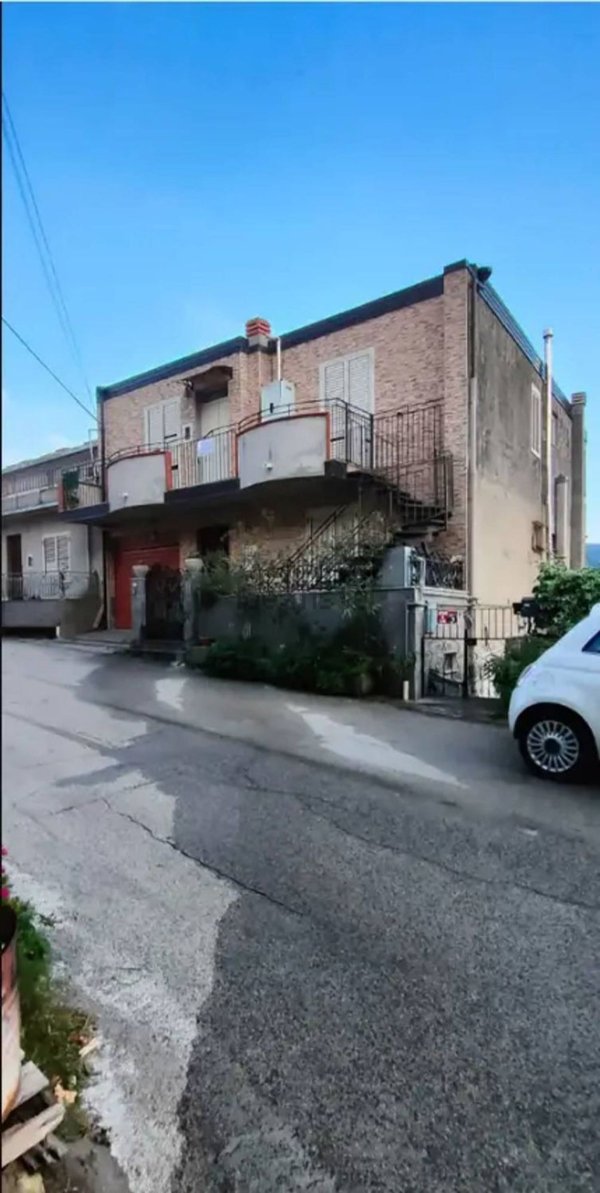 appartamento in vendita ad Ucria