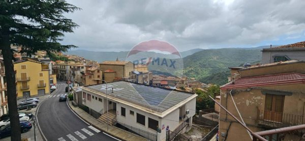 appartamento in vendita ad Ucria