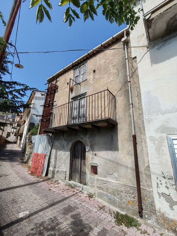 appartamento in vendita ad Ucria