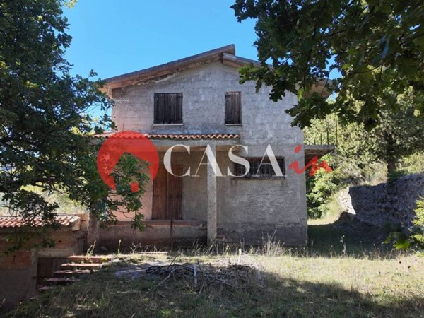 casa indipendente in vendita ad Ucria