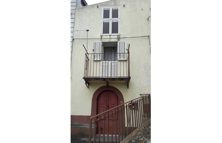 casa indipendente in vendita ad Ucria