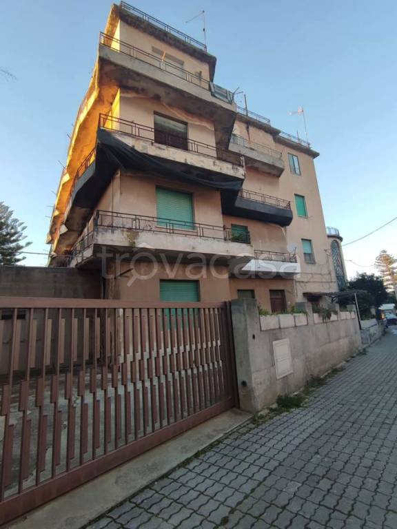 appartamento in vendita a Valdina in zona Fondachello