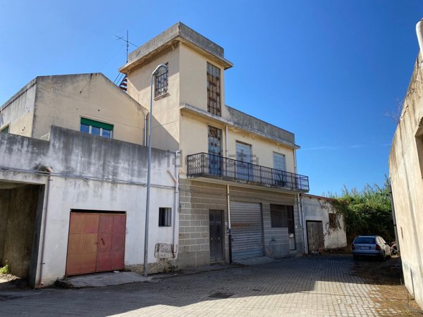 casa indipendente in vendita a Valdina