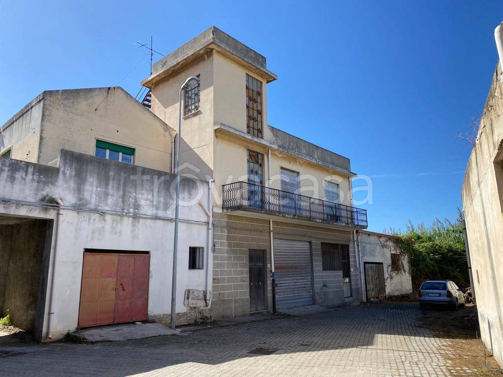 casa indipendente in vendita a Valdina