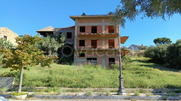 intera palazzina in vendita a Valdina in zona Tracoccìa