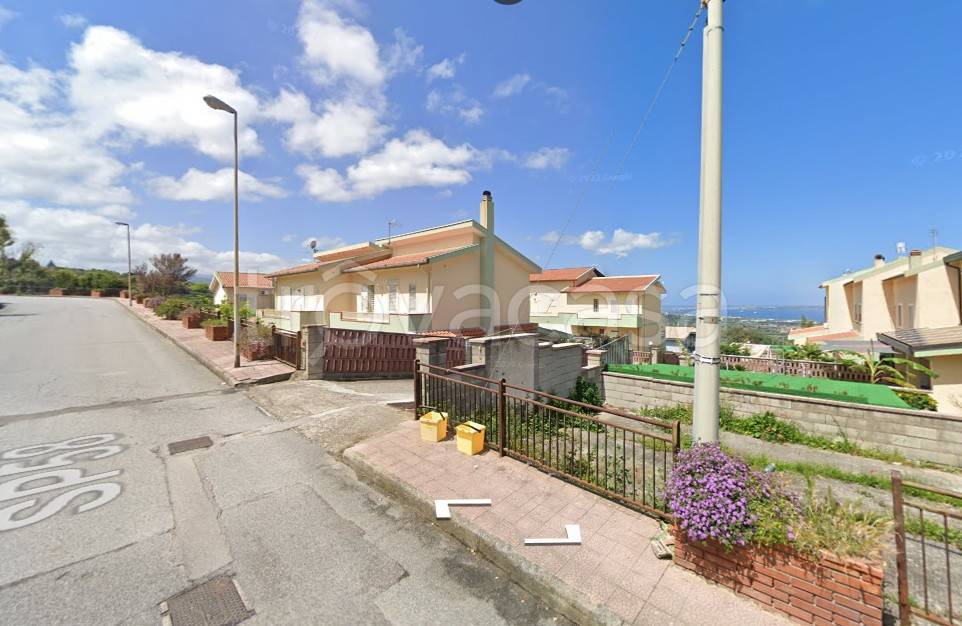casa indipendente in vendita a Valdina