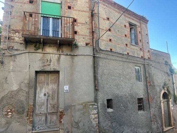 casa indipendente in vendita a Valdina