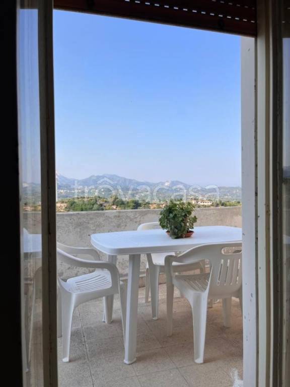 casa indipendente in vendita a Valdina
