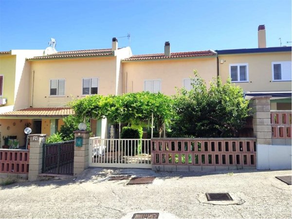 casa indipendente in vendita a Valdina