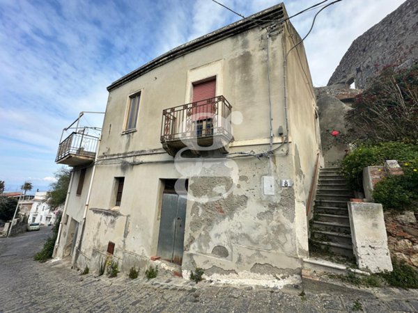 casa indipendente in vendita a Valdina