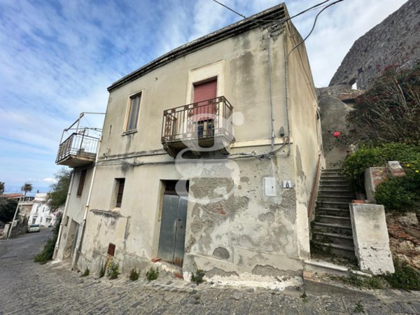 casa indipendente in vendita a Valdina