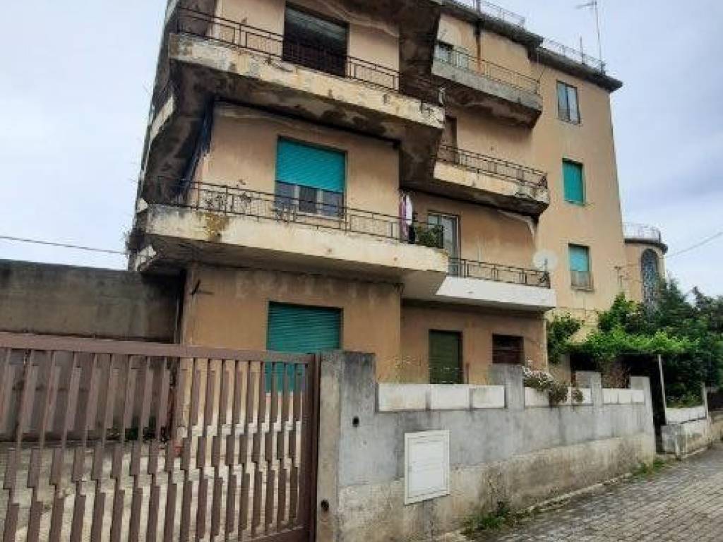 appartamento in vendita a Valdina in zona Fondachello