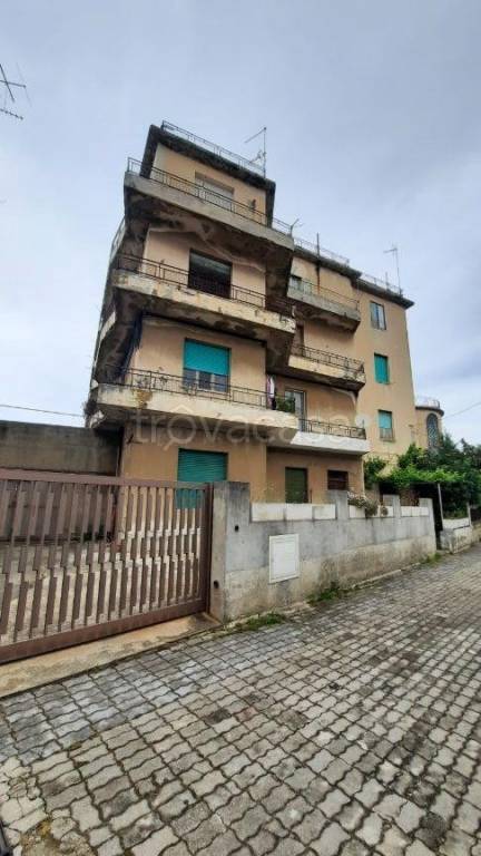 appartamento in vendita a Valdina in zona Fondachello