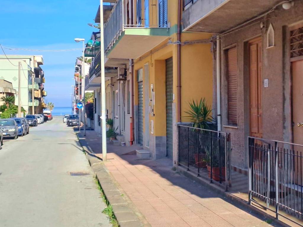 appartamento in vendita a Valdina in zona Fondachello