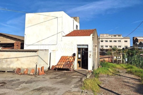 locale commerciale in vendita a Valdina in zona Fondachello