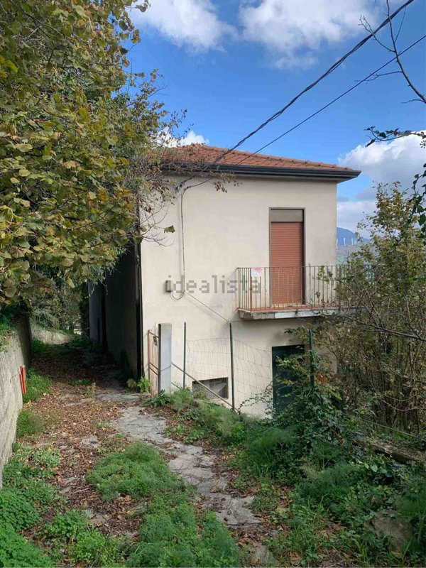 casa indipendente in vendita a Valdina