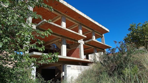 casa indipendente in vendita a Valdina in zona Tracoccìa