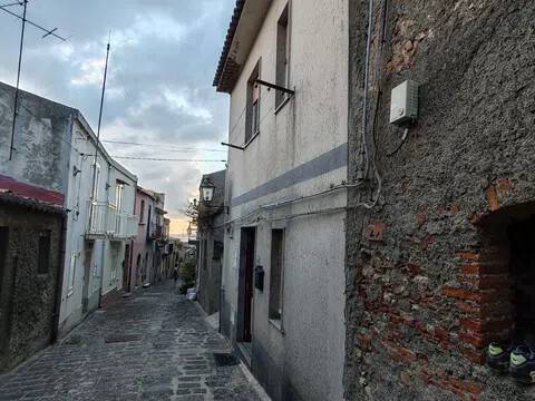 casa indipendente in vendita a Valdina