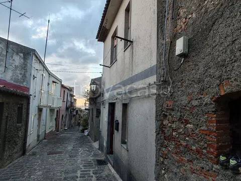 casa indipendente in vendita a Valdina