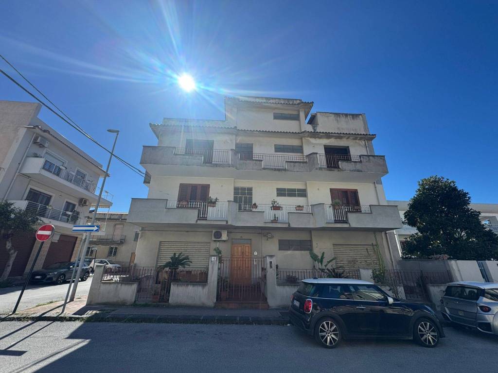 appartamento in vendita a Valdina in zona Fondachello