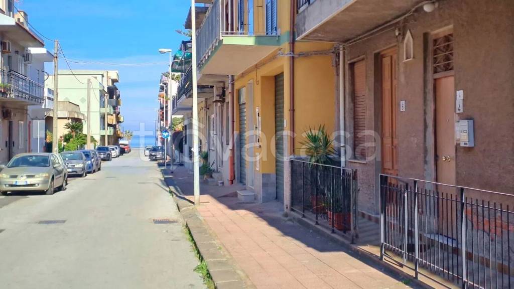 appartamento in vendita a Valdina in zona Fondachello