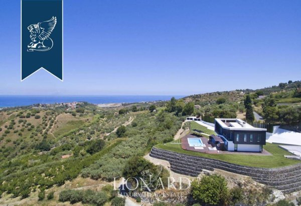 casa indipendente in vendita a Valdina