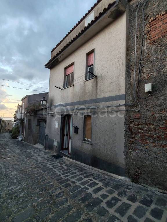 casa indipendente in vendita a Valdina in zona Fondachello