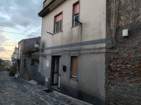 casa indipendente in vendita a Valdina in zona Fondachello